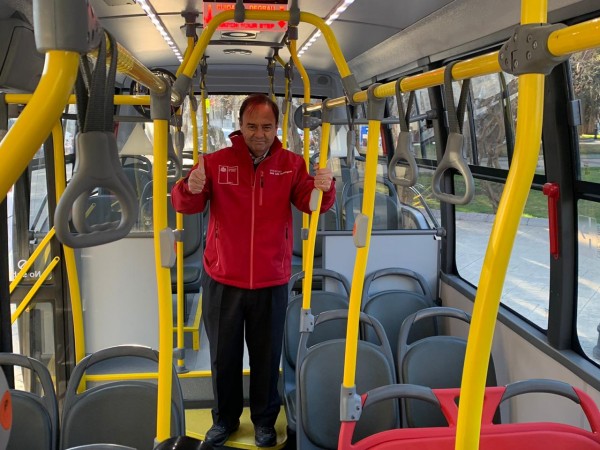 Subsecretario DomÃnguez dentro de bus Red Punta Arenas